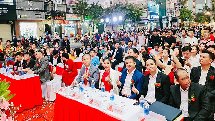 HOẠT ĐỘNG ĐẠI LÝ TẠI CÁC CỬA HÀNG SHOWROOM